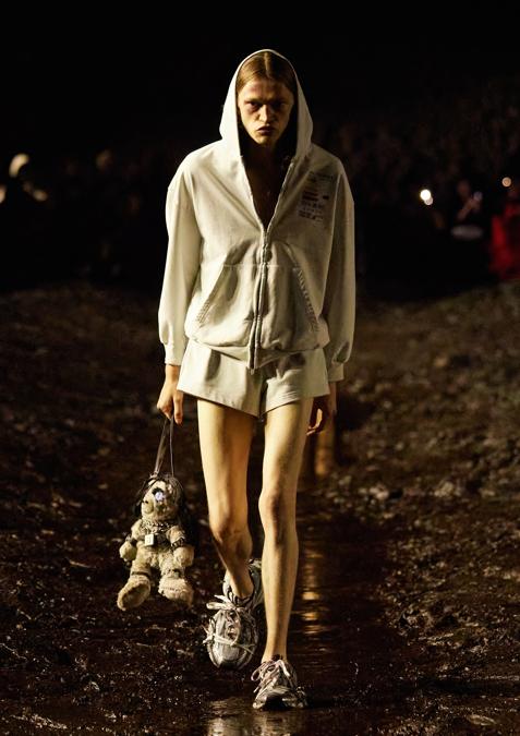 Modello balenciaga 2025